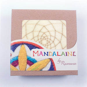 Kit d'initiation au feutrage à l'aiguille sur plaque de feutre avec laine cardée naturelle et aiguilles à feutrer, motif mandala ''Dream Catcher''