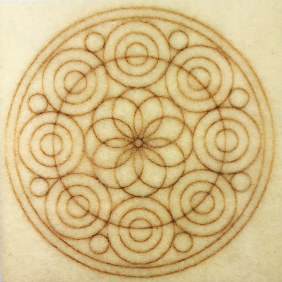 Plaque CIRCLES - mandalaine.frPlaque de feutre Mandalaine, motif gravé: CIRCLES. pour feutrage à l'aiguille. Laine Naturelle de Mouton. RASMANIA WOOL