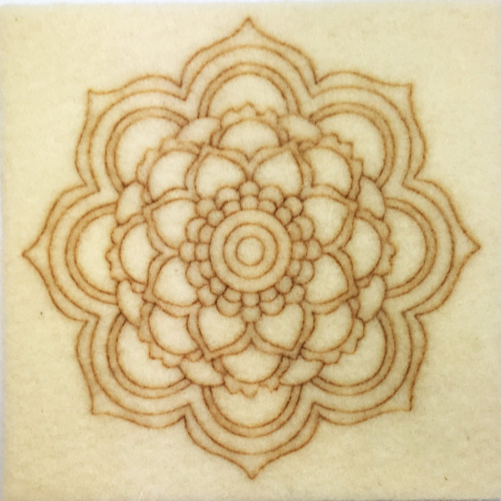 Plaque de feutre Mandalaine, motif gravé: QUARTER TIBET. pour feutrage à l'aiguille. Laine Naturelle de Mouton. RASMANIA WOOL